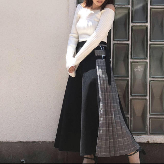 MURUA(ムルーア)のサイドベルトフレアマキシスカート レディースのスカート(ロングスカート)の商品写真
