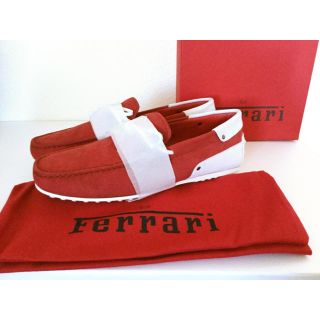 トッズ(TOD'S)のTOD’S ×Ferrari モカシン 新品 トッズ uk5ドライビングシューズ(スリッポン/モカシン)