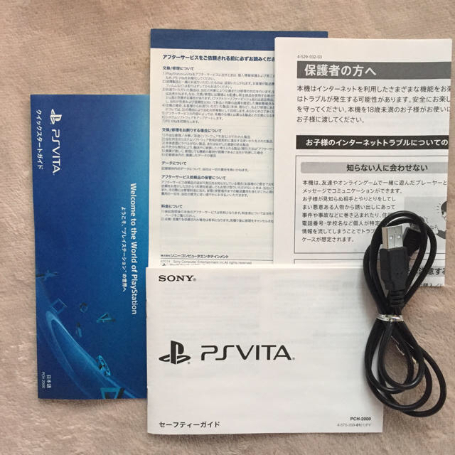 PlayStation Vita(プレイステーションヴィータ)のPS VITA 本体 アクアブルー 8GBメモリーカード付き エンタメ/ホビーのゲームソフト/ゲーム機本体(携帯用ゲーム機本体)の商品写真