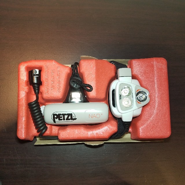 PETZL(ペツル)のペツル PETZL E36AHR NAO ナオ 新品未使用 スポーツ/アウトドアのアウトドア(ライト/ランタン)の商品写真