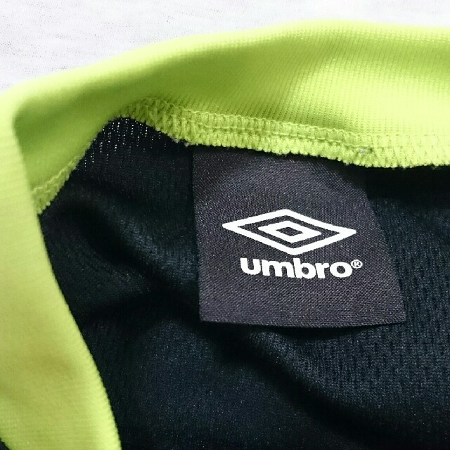 UMBRO(アンブロ)のumbroアンブロの男児130サイズ二枚セット。秋冬のスポーツに！美品です。 キッズ/ベビー/マタニティのキッズ服男の子用(90cm~)(Tシャツ/カットソー)の商品写真