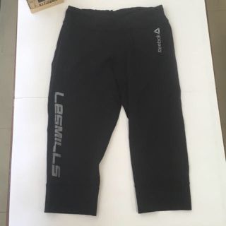 リーボック(Reebok)の3着用品（状態は悪いです）レスミルズカプリタイツSサイズ送料込300円(クロップドパンツ)