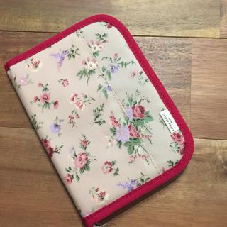 ローラアシュレイ(LAURA ASHLEY)の新品 LAURA ASHLEY マルチケース(母子手帳ケース)