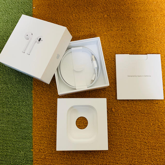 Apple(アップル)のAir Pods 外箱と付属品のみ スマホ/家電/カメラのオーディオ機器(ヘッドフォン/イヤフォン)の商品写真