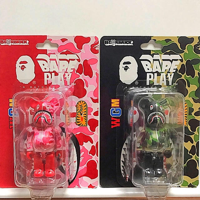 A BATHING APE(アベイシングエイプ)のBAPE CAMO SHARK BE@RBRICK 100％ 2種 ベアブリック エンタメ/ホビーのフィギュア(その他)の商品写真