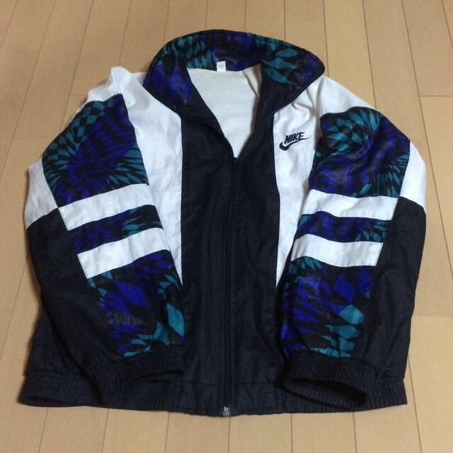 NIKE(ナイキ)の古着☆ナイキ☆ナイロンアウター レディースのジャケット/アウター(ブルゾン)の商品写真