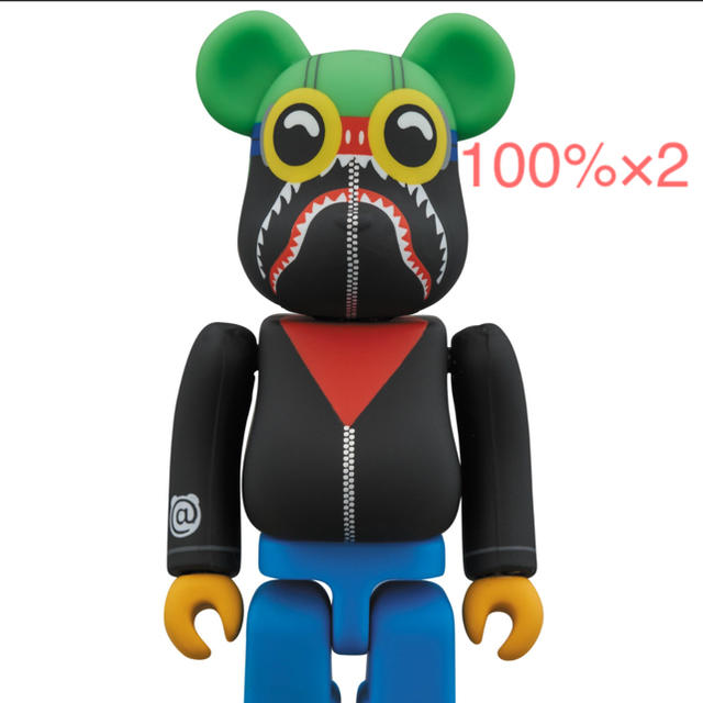 A BATHING APE(アベイシングエイプ)の送料無料 BE@RBRICK BAPE SHARK FLYBOY 100% 2体 エンタメ/ホビーのフィギュア(その他)の商品写真