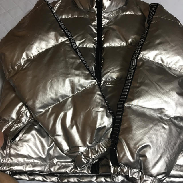 Supreme(シュプリーム)のsupreme reflective sleeve logo puffy  メンズのジャケット/アウター(ダウンジャケット)の商品写真