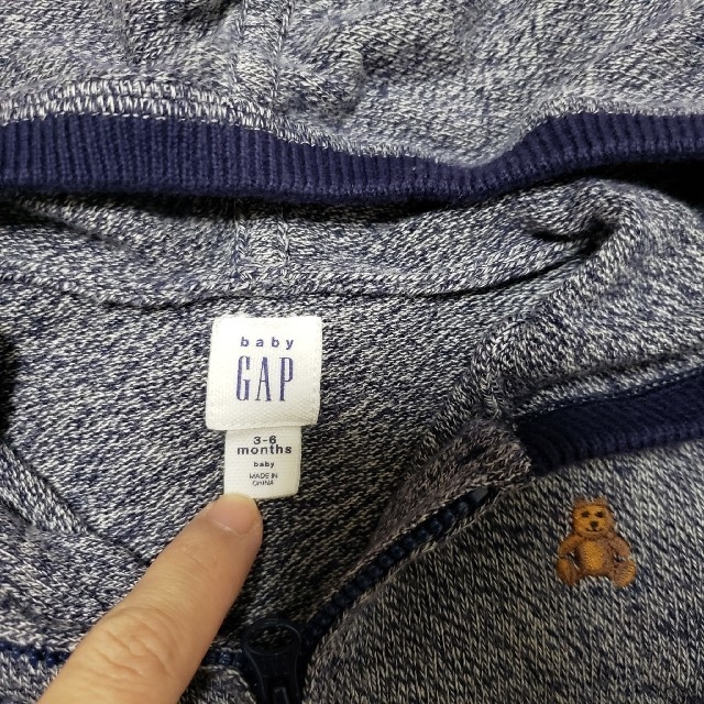 babyGAP(ベビーギャップ)の専用です【新品と美品】 ベビーギャップ　baby GAP パーカー ２着 キッズ/ベビー/マタニティのベビー服(~85cm)(ジャケット/コート)の商品写真