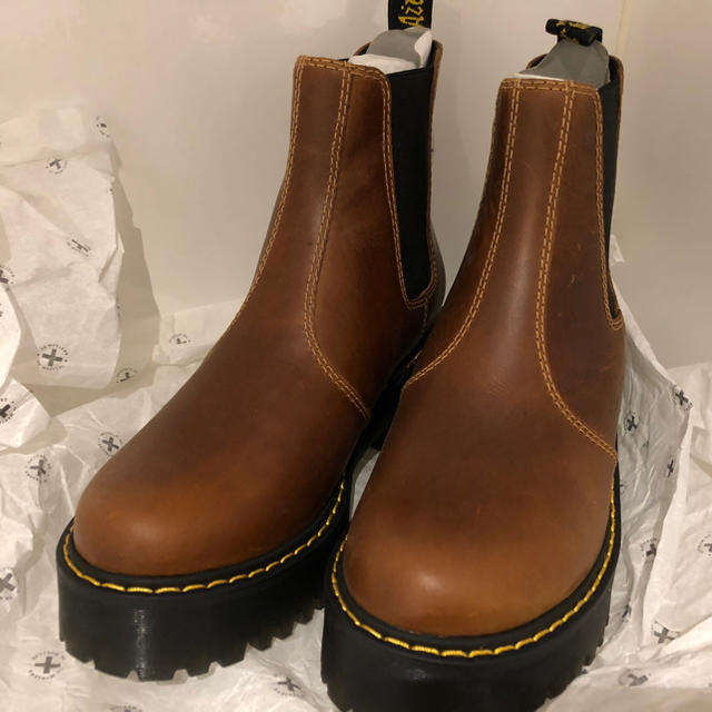 Dr.Martens(ドクターマーチン)の［みあこさま専用］Dr.Martins　厚底ブーツヒール付き ２３CM 箱あり レディースの靴/シューズ(ブーツ)の商品写真