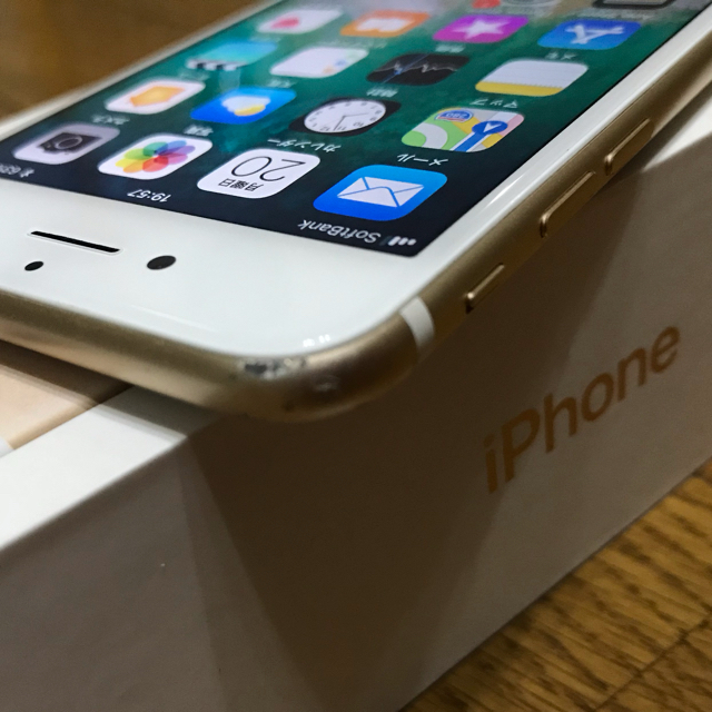 Apple SIMフリー GOLDの通販 by skoba316's shop｜アップルならラクマ - iPhone7 32GB 新品大人気