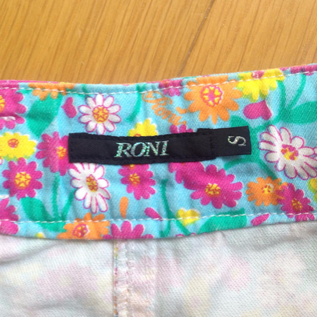 RONI(ロニィ)のRONI 花柄ミニスカート キッズ/ベビー/マタニティのキッズ服女の子用(90cm~)(その他)の商品写真