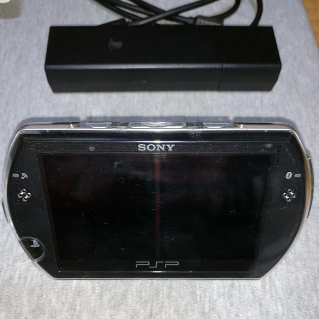 PlayStation Portable(プレイステーションポータブル)の【しろ様専用】PSP go ブラック 美品 M2メモリースティック4GB付 エンタメ/ホビーのゲームソフト/ゲーム機本体(携帯用ゲーム機本体)の商品写真