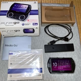 プレイステーションポータブル(PlayStation Portable)の【しろ様専用】PSP go ブラック 美品 M2メモリースティック4GB付(携帯用ゲーム機本体)
