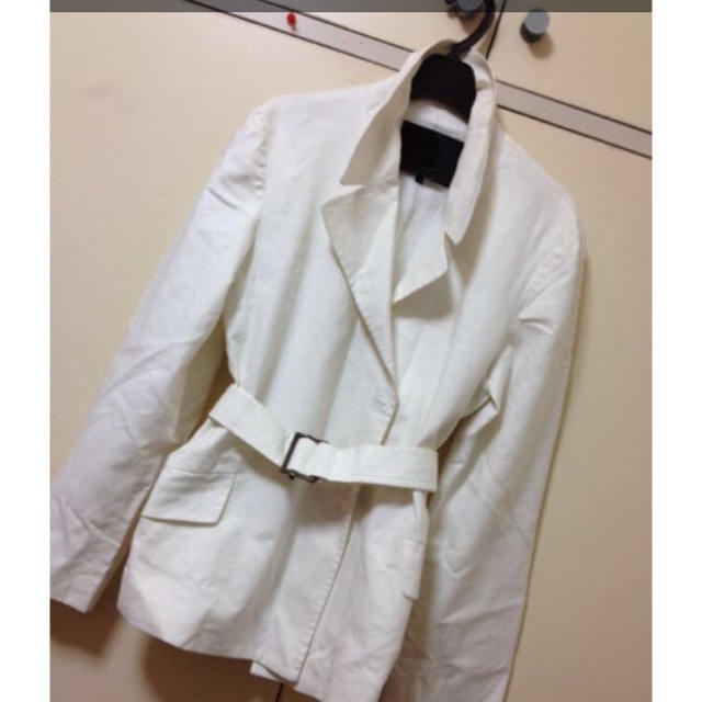 UNTITLED(アンタイトル)のUNTITLEDアンタイトルの白の美ラインベルト付きジャケットコート２ レディースのジャケット/アウター(その他)の商品写真