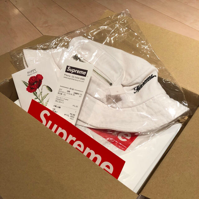 Supreme(シュプリーム)の supreme Zip Twill Crusher White メンズの帽子(ハット)の商品写真