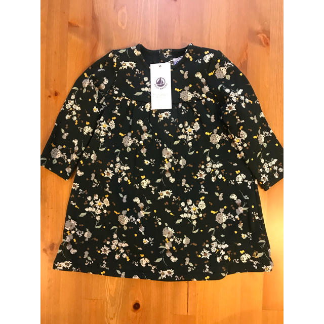 PETIT BATEAU(プチバトー)のmiori様専用♡24m グリーンスウェットワンピース キッズ/ベビー/マタニティのベビー服(~85cm)(ワンピース)の商品写真