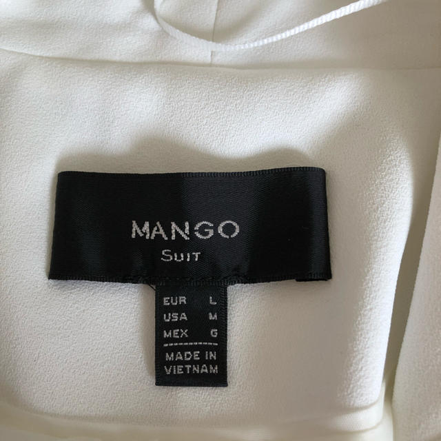 MANGO(マンゴ)の未使用品 MANGO ノーカラージャケット レディースのジャケット/アウター(ノーカラージャケット)の商品写真
