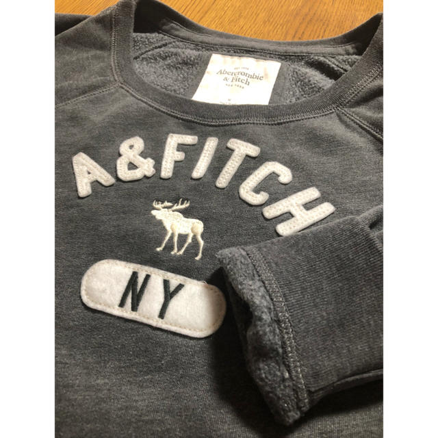 Abercrombie&Fitch(アバクロンビーアンドフィッチ)の【新品・未使用】アバクロ レディース フリース グレー レディースのトップス(トレーナー/スウェット)の商品写真