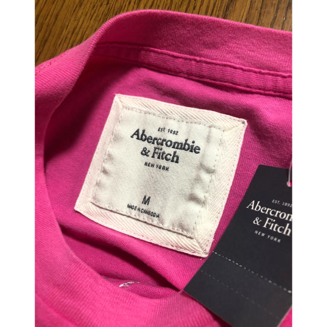 Abercrombie&Fitch(アバクロンビーアンドフィッチ)の【新品・未使用】アバクロ レディース Tシャツ ピンク レディースのトップス(Tシャツ(半袖/袖なし))の商品写真