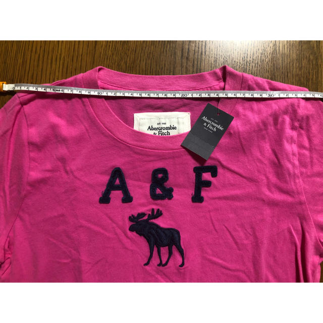 Abercrombie&Fitch(アバクロンビーアンドフィッチ)の【新品・未使用】アバクロ レディース Tシャツ ピンク レディースのトップス(Tシャツ(半袖/袖なし))の商品写真