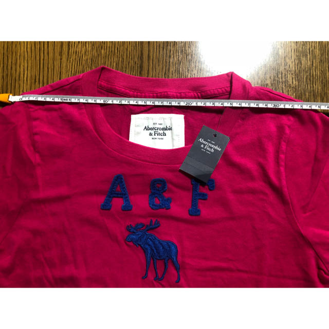 Abercrombie&Fitch(アバクロンビーアンドフィッチ)の【新品・未使用】アバクロ レディース Tシャツ 濃いピンク レディースのトップス(Tシャツ(半袖/袖なし))の商品写真