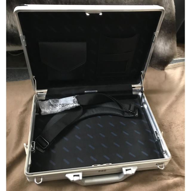 RIMOWA(リモワ)のRIMOWA ジュラルミンケース メンズのバッグ(トラベルバッグ/スーツケース)の商品写真