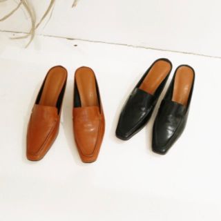 トゥデイフル(TODAYFUL)の値下げ中 今季 TODAYFUL square slide loafers(ローファー/革靴)