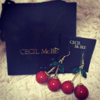 セシルマクビー(CECIL McBEE)のさくらんぼピアス(ピアス)