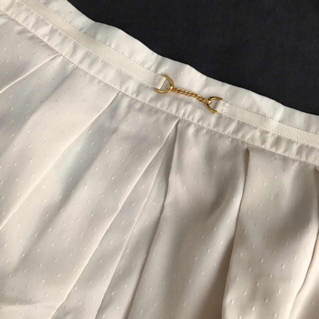 CLEAR IMPRESSION(クリアインプレッション)のひざ丈スカート ベージュ  レディースのスカート(ひざ丈スカート)の商品写真