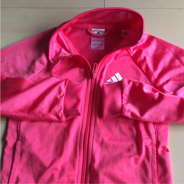 adidas(アディダス)のジャージ130 キッズ/ベビー/マタニティのキッズ服女の子用(90cm~)(ジャケット/上着)の商品写真