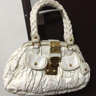 ミュウミュウ(miumiu)のmiumiuバッグ(ハンドバッグ)