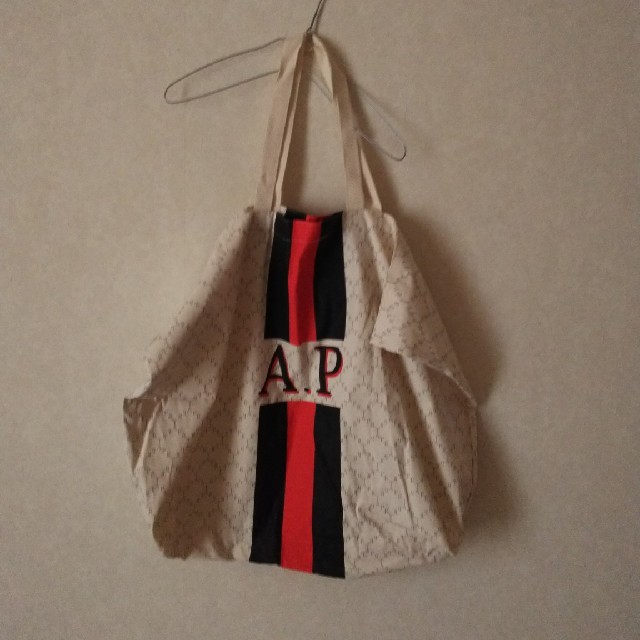 L'Appartement DEUXIEME CLASSE(アパルトモンドゥーズィエムクラス)のアパルトモン AP コート用バッグ 新品 非売品 レディースのバッグ(トートバッグ)の商品写真