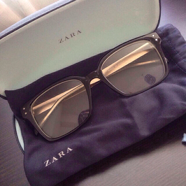 ZARA(ザラ)のるなママ様専用 ZARA 黒縁メガネ レディースのファッション小物(サングラス/メガネ)の商品写真