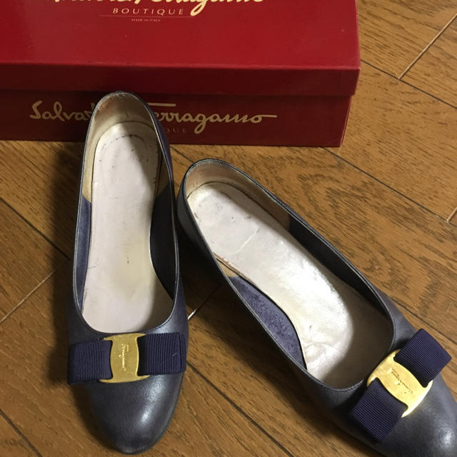 Salvatore Ferragamo(サルヴァトーレフェラガモ)のフェラガモVARA カーフ レディースの靴/シューズ(ハイヒール/パンプス)の商品写真