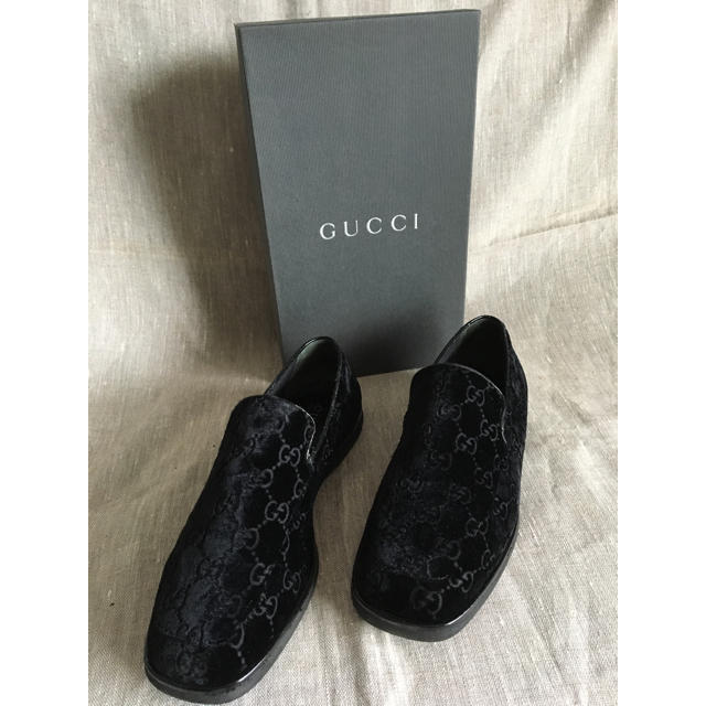 Gucci(グッチ)のGUCCI ベルベット ローファー 黒 レディースの靴/シューズ(ローファー/革靴)の商品写真