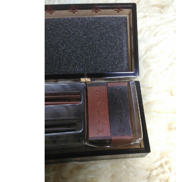 ルイ・ヴィトン Louis Vuitton 箸・箸置き 夫婦箸 ノベルティ非売品 ルイ・ヴィトン Louis Vuitton 箸・箸置き 夫婦箸 ノベルティ非売品