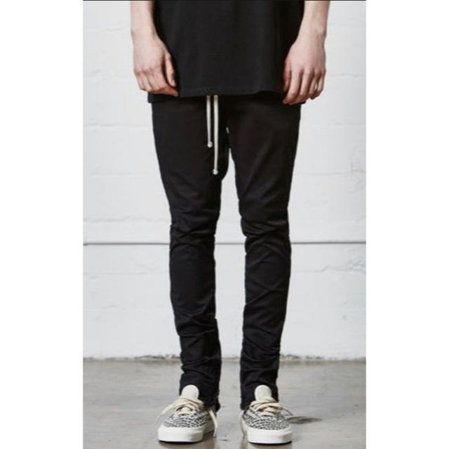 FEAR OF GOD(フィアオブゴッド)のFOG Essentials Drawstring Trouser Pants メンズのパンツ(ワークパンツ/カーゴパンツ)の商品写真