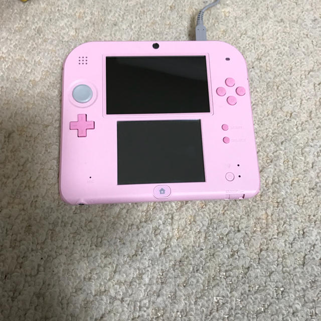 ニンテンドー2DS(ニンテンドー2DS)の2DS ピンク  エンタメ/ホビーのゲームソフト/ゲーム機本体(携帯用ゲーム機本体)の商品写真