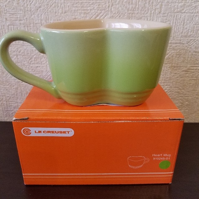 LE CREUSET(ルクルーゼ)のルクルーゼ Le Creuset  スモール ハートマグ 新品未使用　 インテリア/住まい/日用品のキッチン/食器(食器)の商品写真