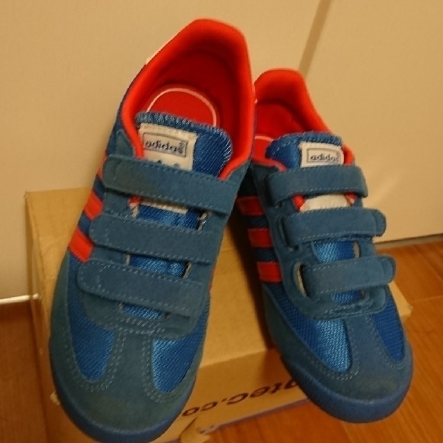 adidas(アディダス)の712さん専用販売キッズスニーカー キッズ/ベビー/マタニティのキッズ靴/シューズ(15cm~)(スニーカー)の商品写真