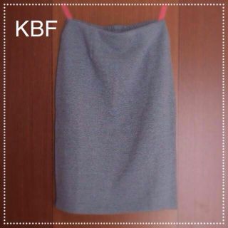 ケービーエフ(KBF)のKBF ペンシルスカート(ひざ丈スカート)