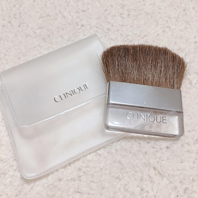 CLINIQUE(クリニーク)のCLINIQUEのブラシ ケース付き コスメ/美容のベースメイク/化粧品(その他)の商品写真