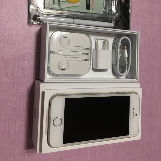 Softbank(ソフトバンク)のiPhone SE 16GB   Silver スマホ/家電/カメラのスマートフォン/携帯電話(スマートフォン本体)の商品写真