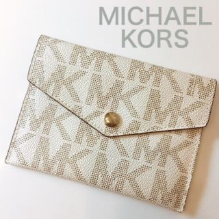 マイケルコース(Michael Kors)のマイケルコース パスポートケース(名刺入れ/定期入れ)