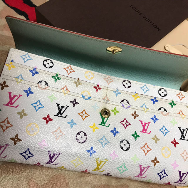 LOUIS VUITTON(ルイヴィトン)のルイ・ヴィトン マルチカラー財布 レディースのファッション小物(財布)の商品写真