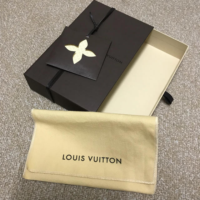 LOUIS VUITTON(ルイヴィトン)のルイビィトン  財布用 箱 保存袋 セット インテリア/住まい/日用品のオフィス用品(ラッピング/包装)の商品写真
