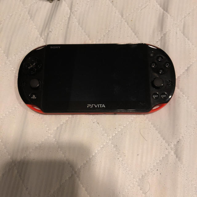 PlayStation(プレイステーション)のpsvita2000 エンタメ/ホビーのゲームソフト/ゲーム機本体(携帯用ゲーム機本体)の商品写真