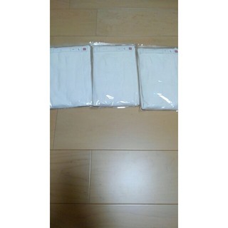 ユニクロ(UNIQLO)のUNIQLO ユニクロ　ノースリーブT  ホワイト　Lサイズ　3個セット(Tシャツ/カットソー(半袖/袖なし))