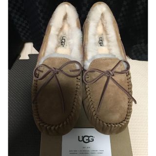 アグ(UGG)の【新品】UGG ダコタ モカシン（チェスナット:約23.5〜24㎝）(スリッポン/モカシン)